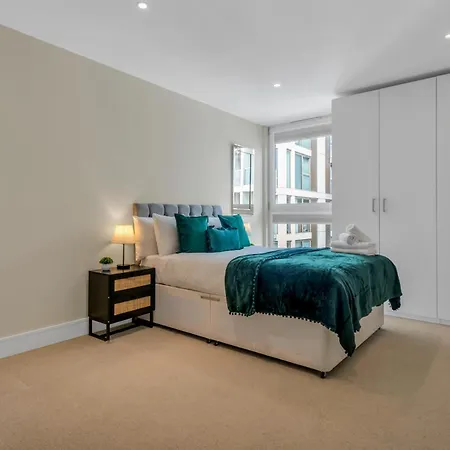 Mysquare Lanterns Way Apartments At Canary Wharf Лондон Экстерьер фото