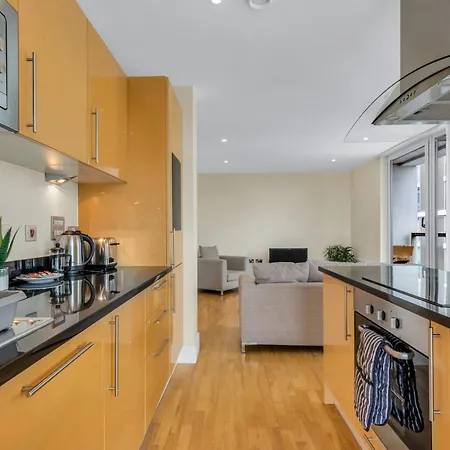 Mysquare Lanterns Way Apartments At Canary Wharf Лондон Экстерьер фото