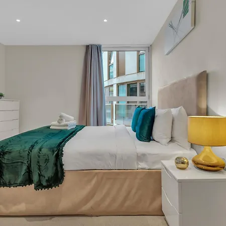 Mysquare Lanterns Way Apartments At Canary Wharf Лондон Экстерьер фото