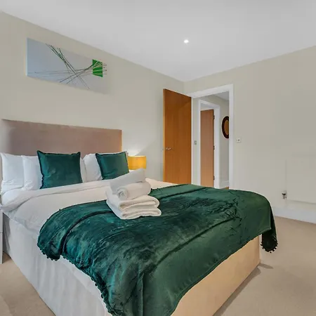 Mysquare Lanterns Way Apartments At Canary Wharf Лондон Экстерьер фото