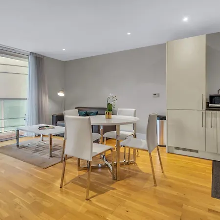 Mysquare Lanterns Way Apartments At Canary Wharf Лондон Экстерьер фото
