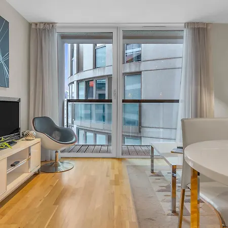 Mysquare Lanterns Way Apartments At Canary Wharf Лондон Экстерьер фото